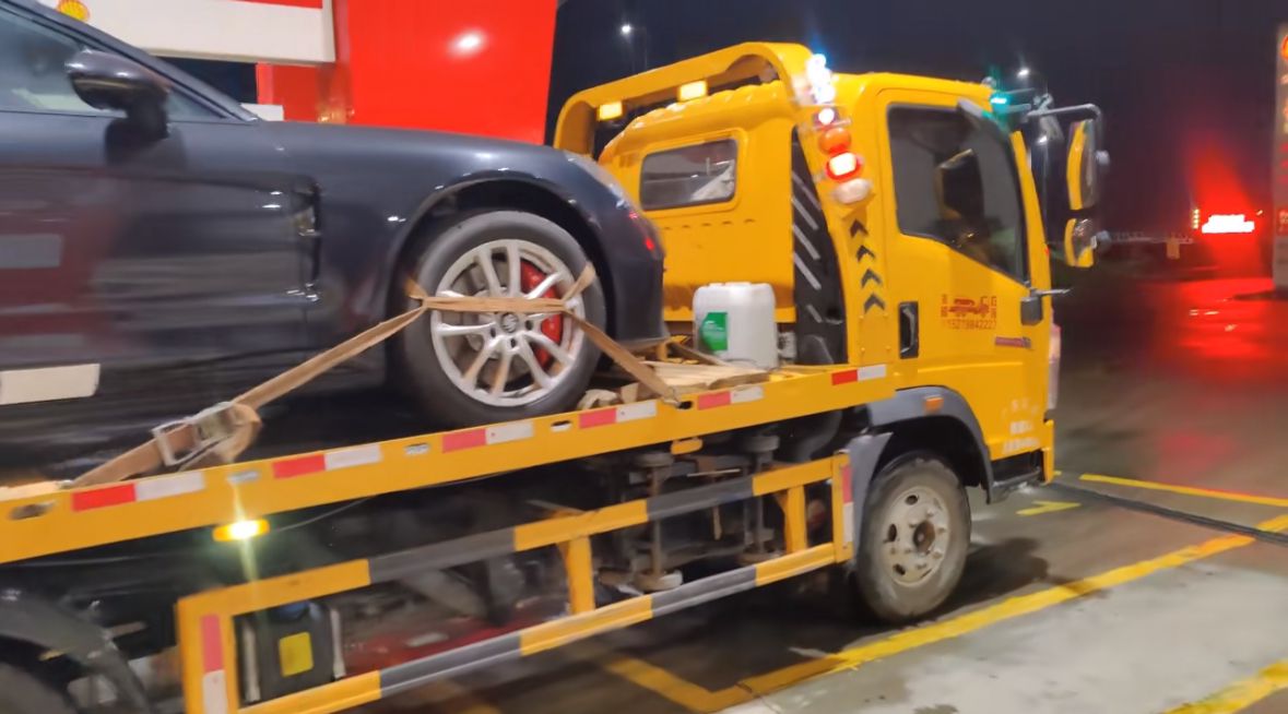 保定行车途中遇到突发状况该如何呼叫道路救援？